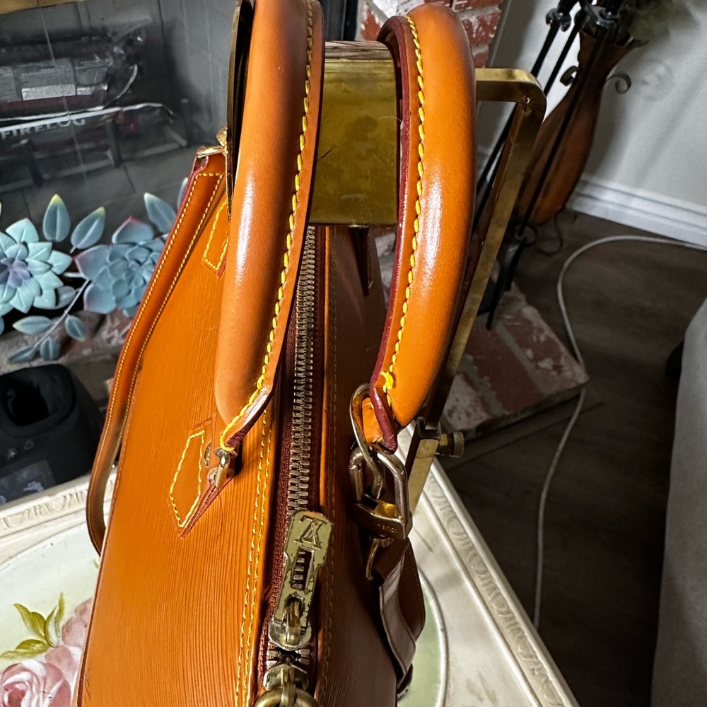 Louis Vuitton Alma PM Epi Leather Cognac w/‎ Strap & Lock(no key) - Picture 16 of 16